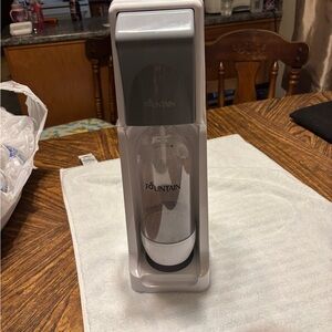 Fountain Home Carbonator - White